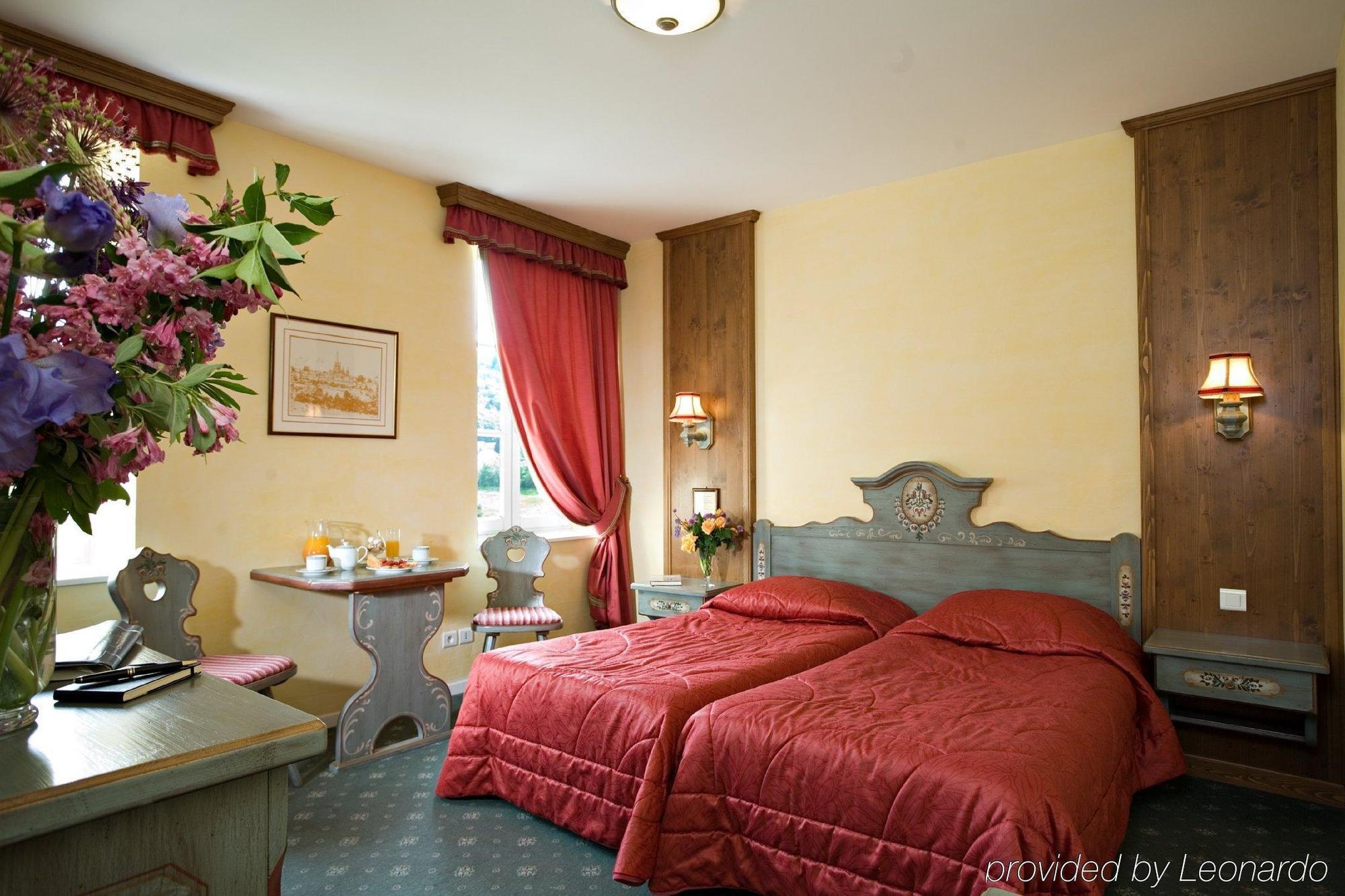 Hotel Les Ursulines Отон Екстериор снимка