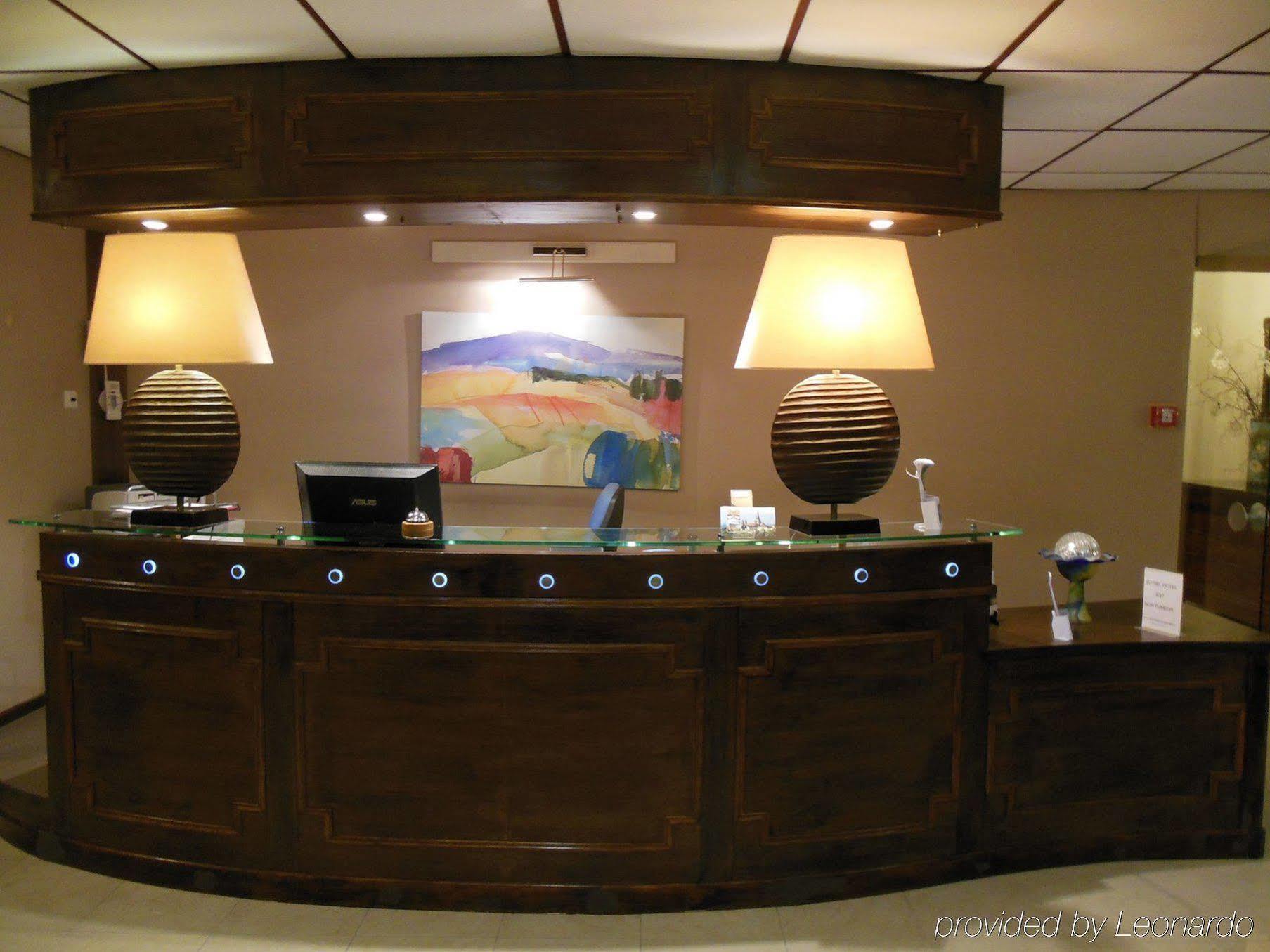 Hotel Les Ursulines Отон Екстериор снимка