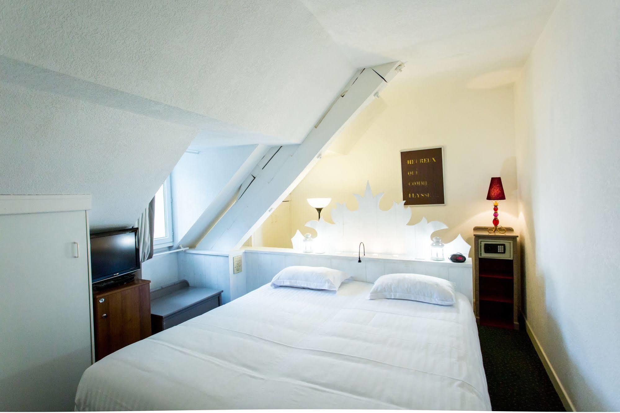 Hotel Les Ursulines Отон Екстериор снимка